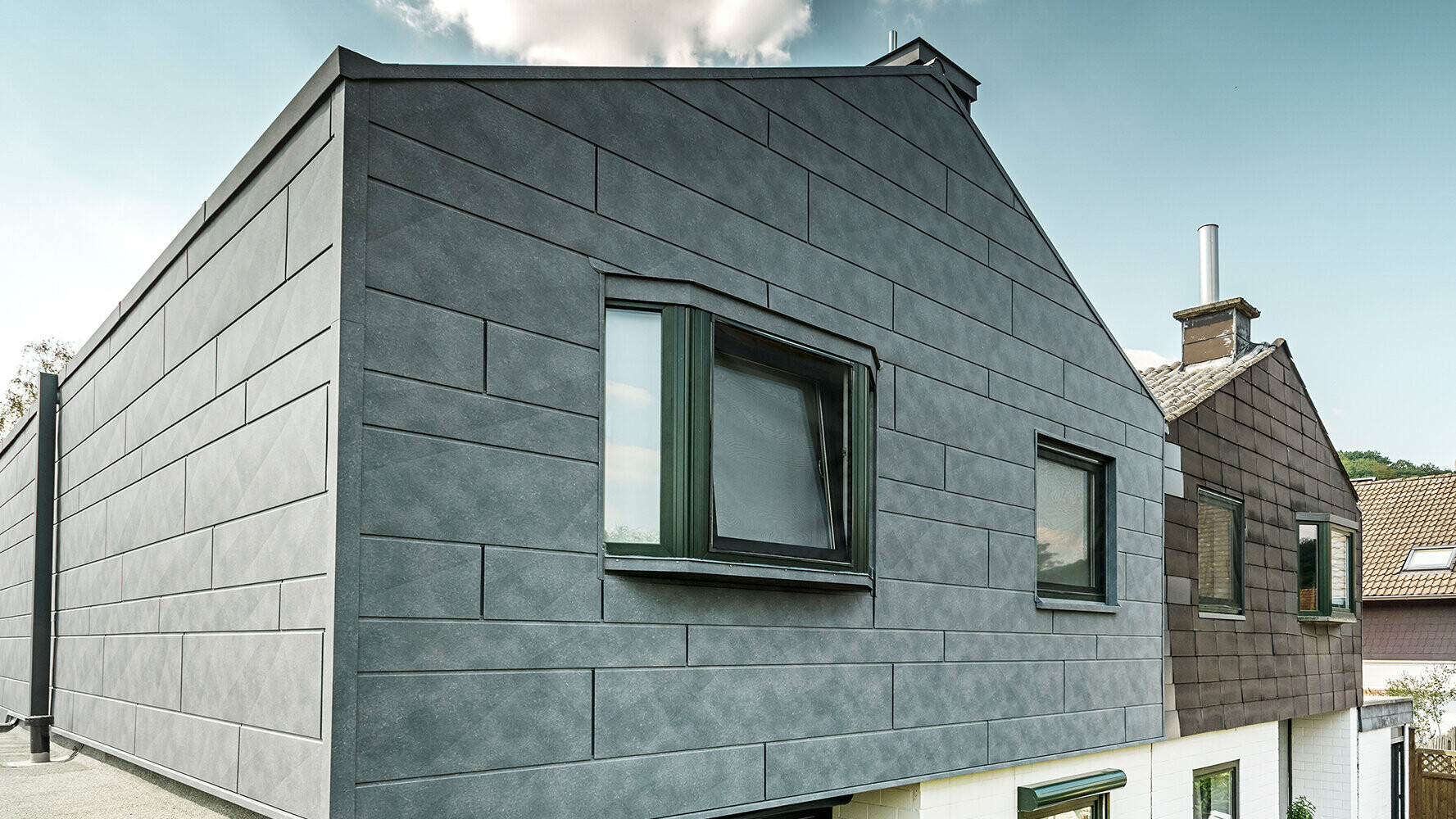 PREFA sanacija fasade s panelom Siding.X u P.10 kameno sivoj