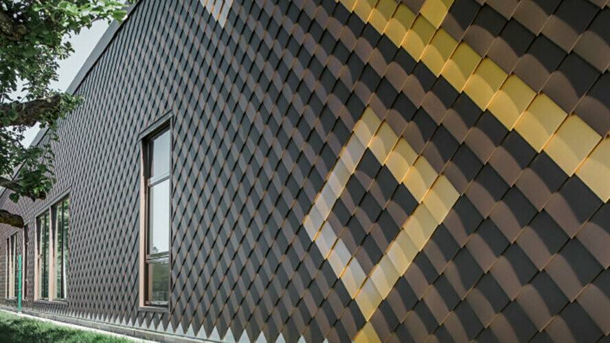 Fasada sa smeđim PREFA zidnim rombovima 20 × 20. Rombovi u drugačijoj, zlatnoj boji, stvaraju uzorak na fasadi.