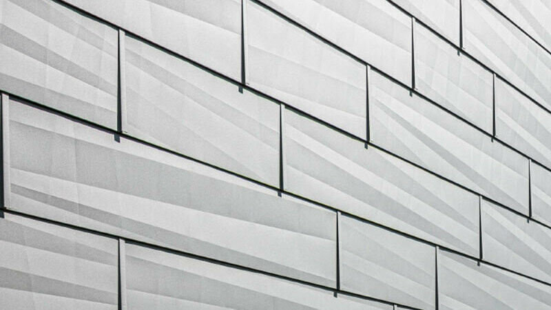 Fasadni panel FX.12 s karakterističnim rubovima, P.10 svijetlo siva