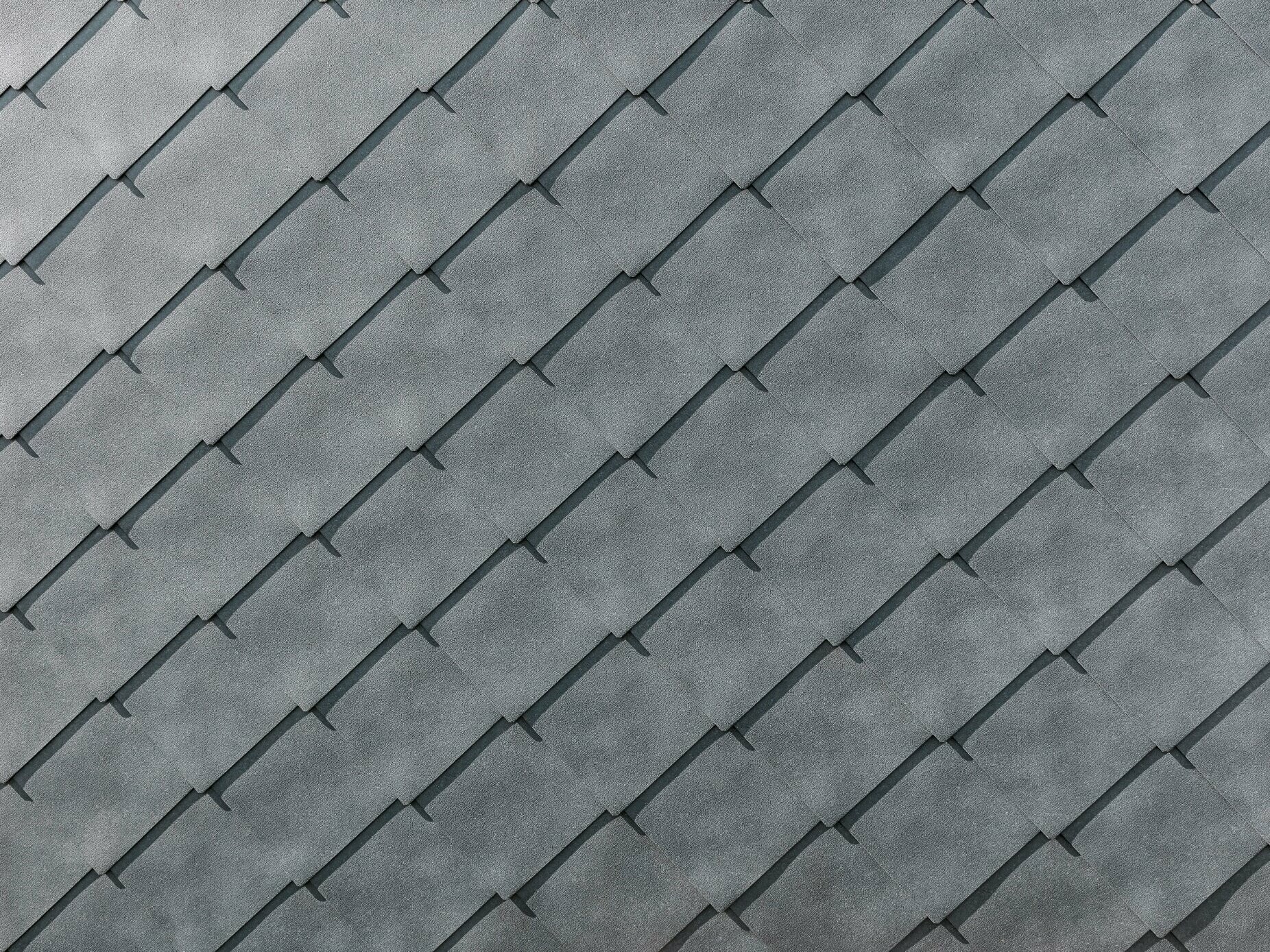 Detaljni prikaz PREFA aluminijskog zidnog romba 44 × 44 u P.10 kameno sivoj boji