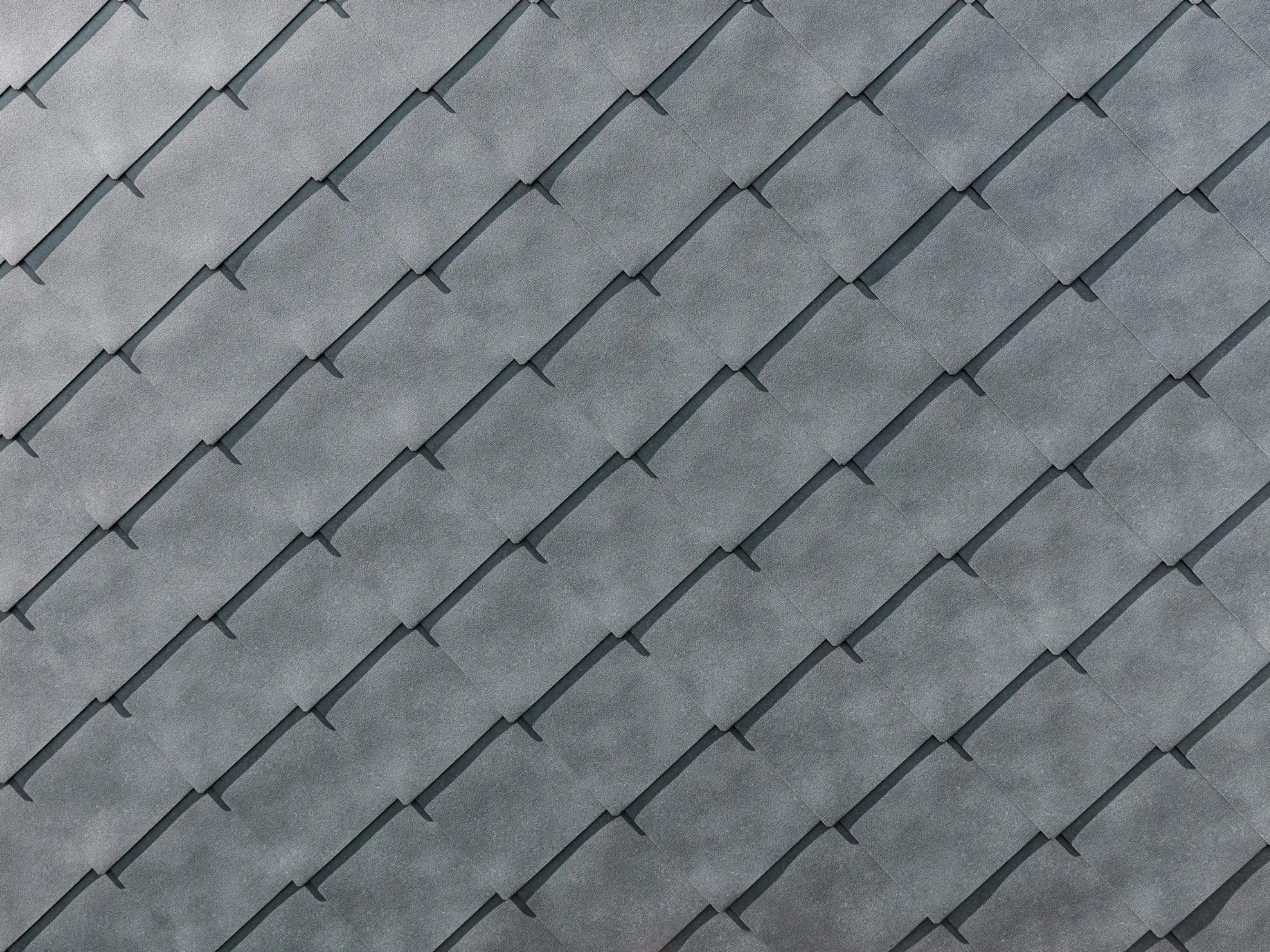 Detaljni prikaz PREFA aluminijskog zidnog romba 44 × 44 u P.10 kameno sivoj boji
