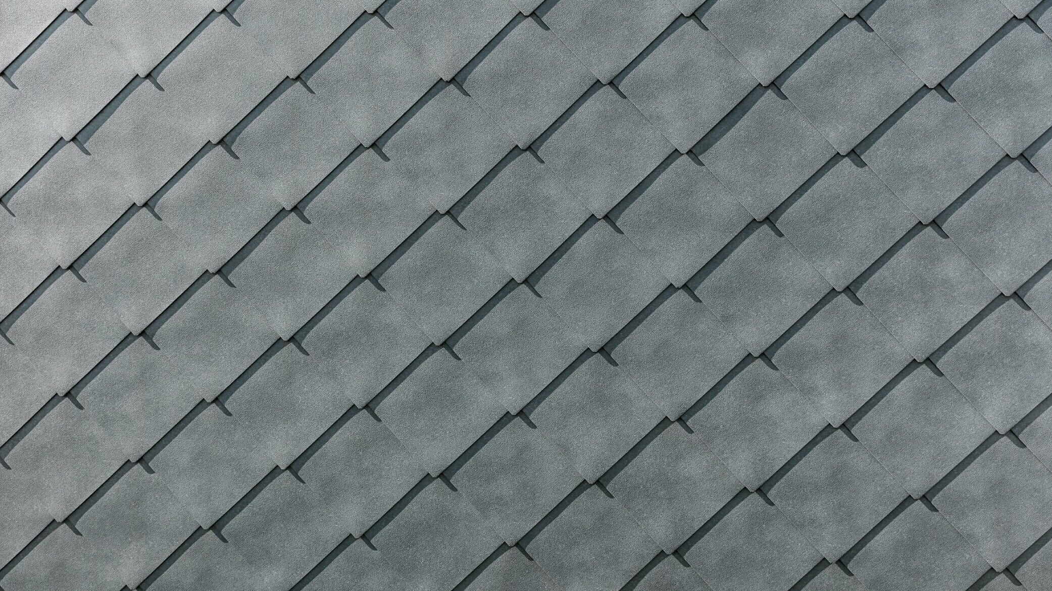 Detaljni prikaz PREFA aluminijskog zidnog romba 44 × 44 u P.10 kameno sivoj boji