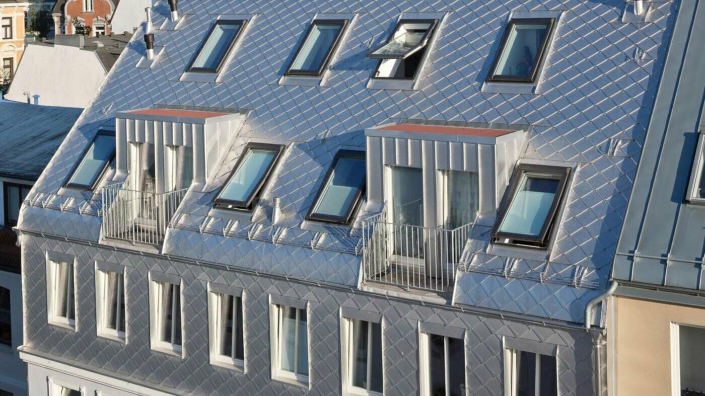 Prirodni aluminijski ljuskasti krov za izgradnju potkrovlja s velikim brojem krovnih prozora