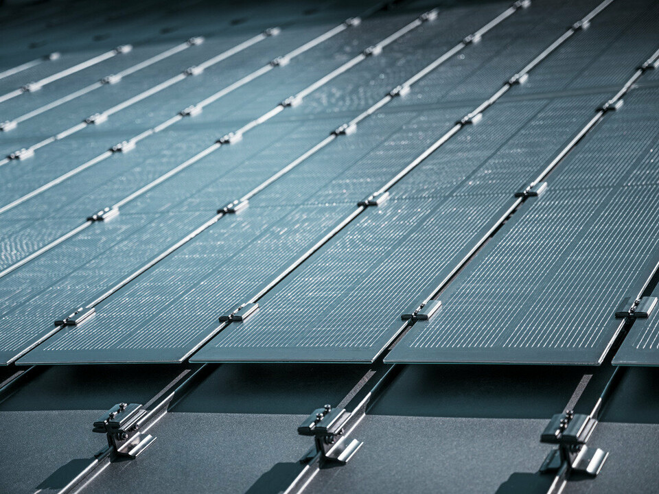 Pogledajte detalje montaže solarnog modula Prefalz na krovu u Meschedeu