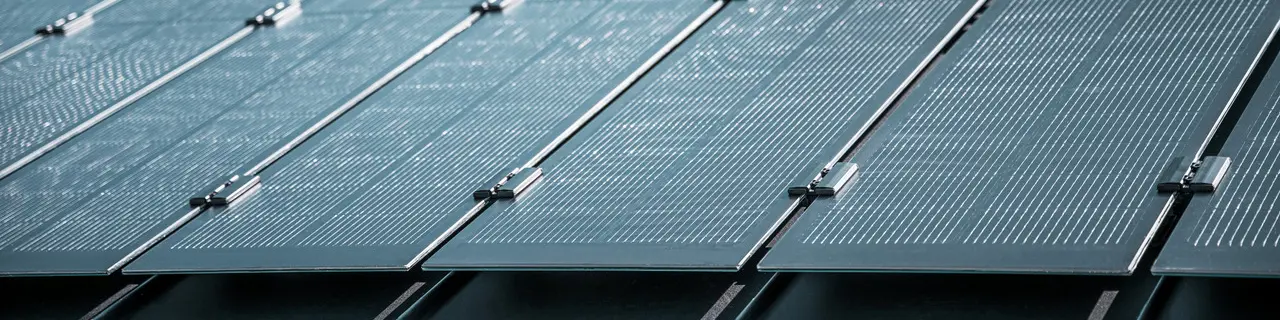 Pogledajte detalje montaže solarnog modula Prefalz na krovu u Meschedeu