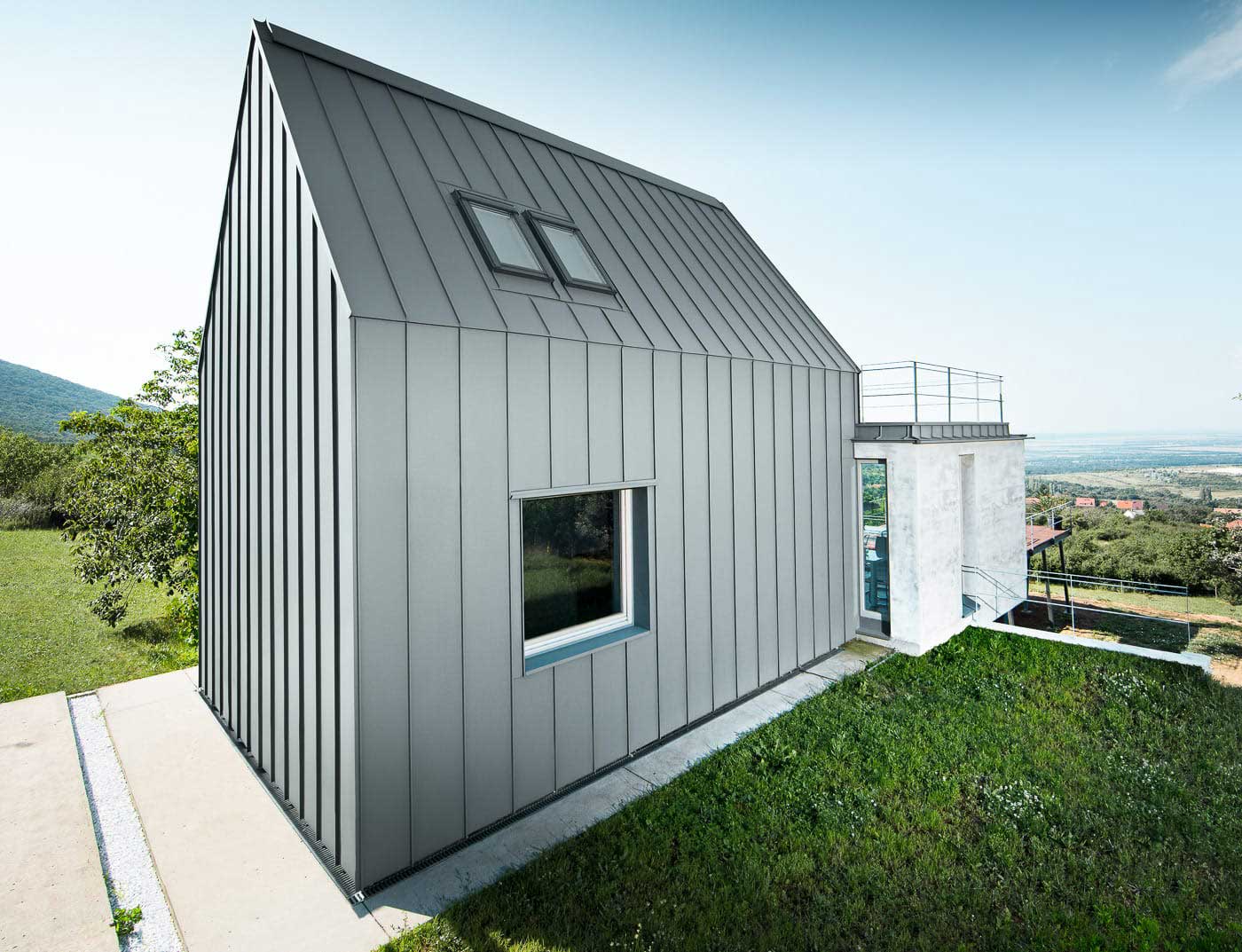 Referentni objekti PREFA Fasadni sustavi Fasadni sustav Prefalz ® 07 P.10 svijetlo siva