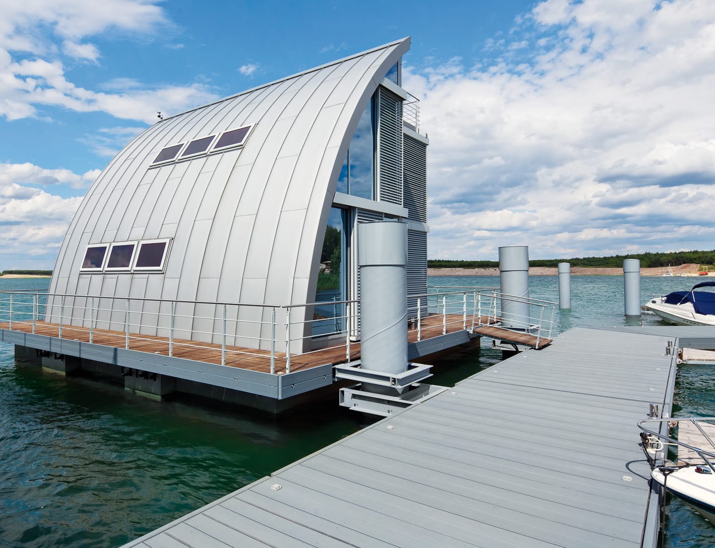 Referentni objekti PREFA Fasadni sustavi Fasadni sustav Prefalz ® 12 srebrna metalik