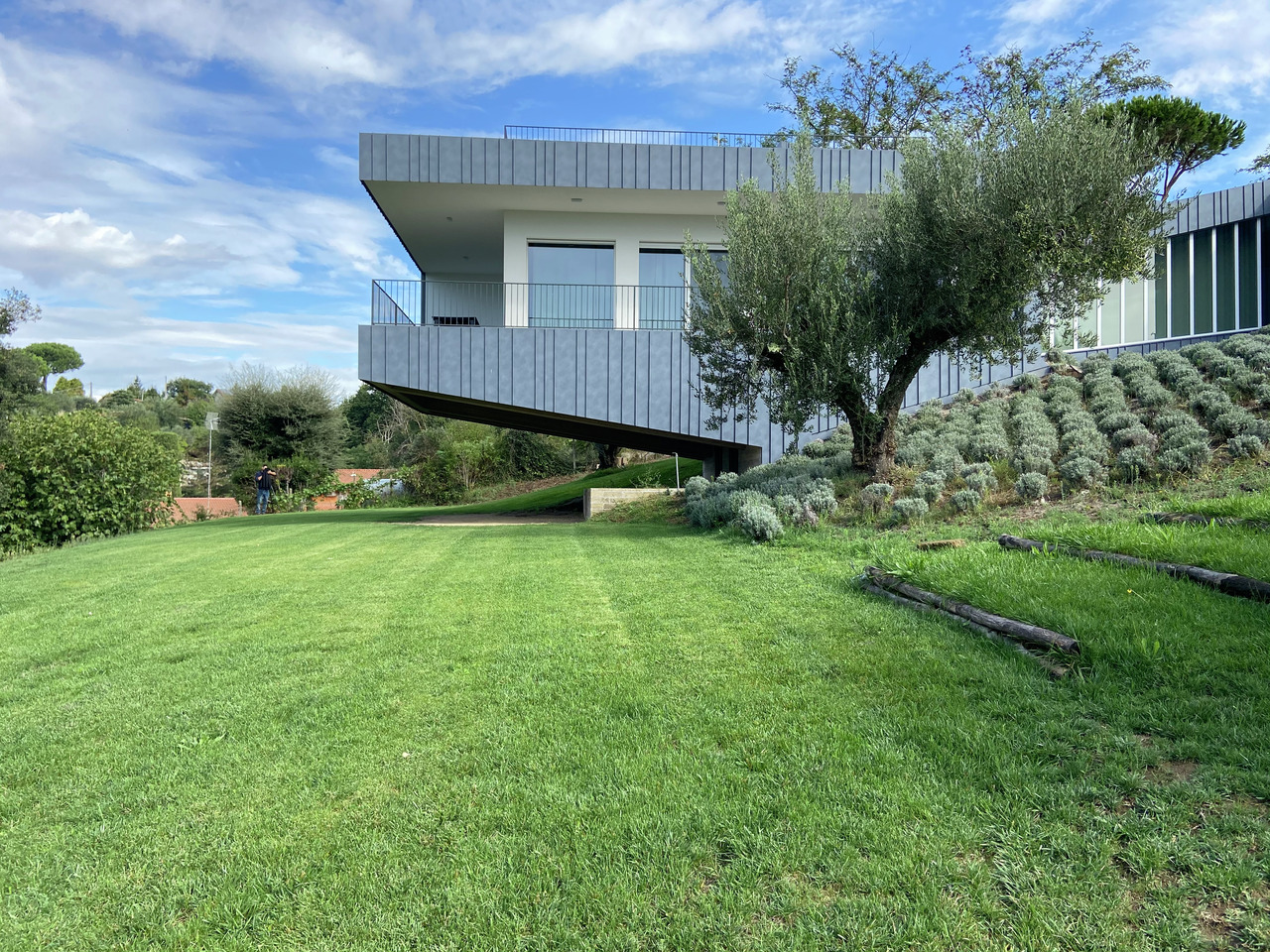 Referentni objekti PREFA Fasadni sustavi Fasadni sustav Prefalz ® 43 P.10 kameno siva