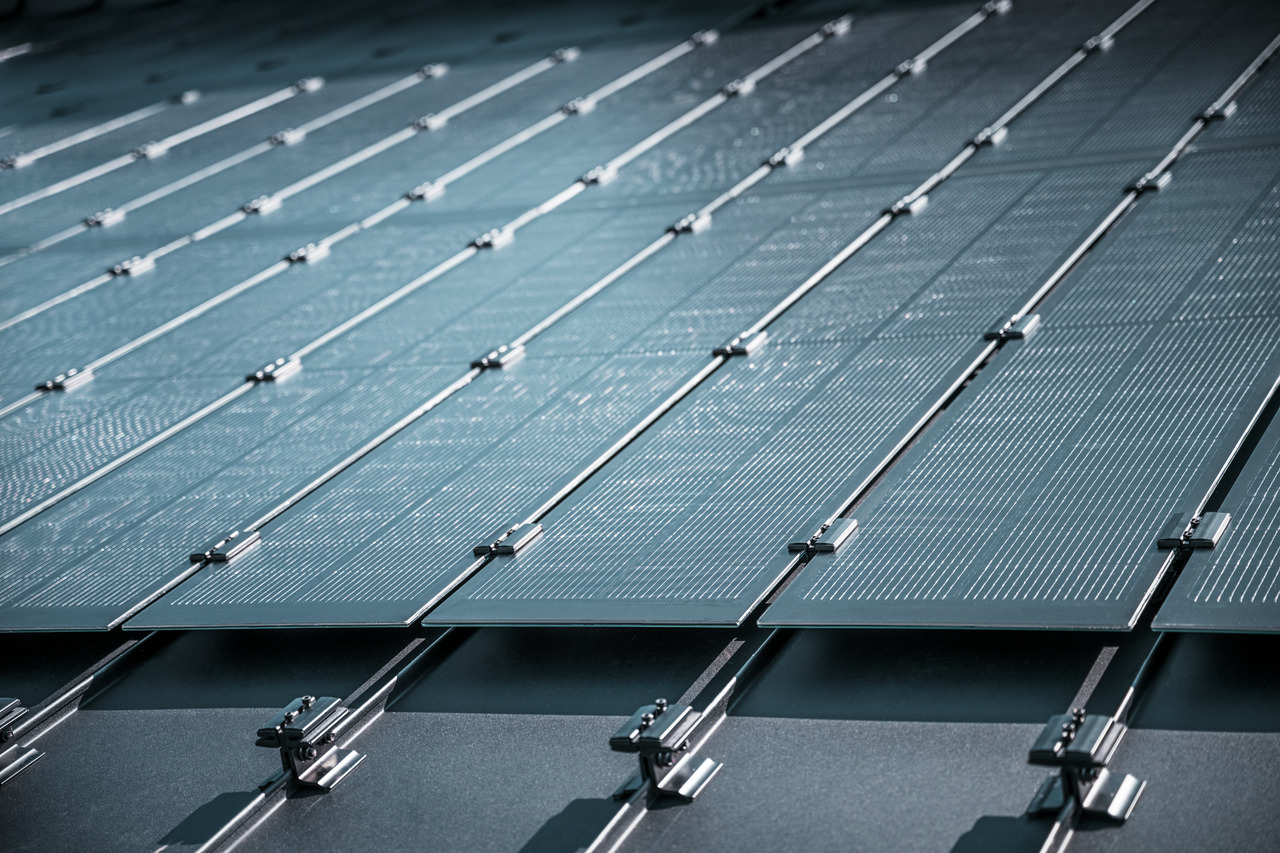 Pogledajte detalje montaže solarnog modula Prefalz na krovu u Meschedeu
